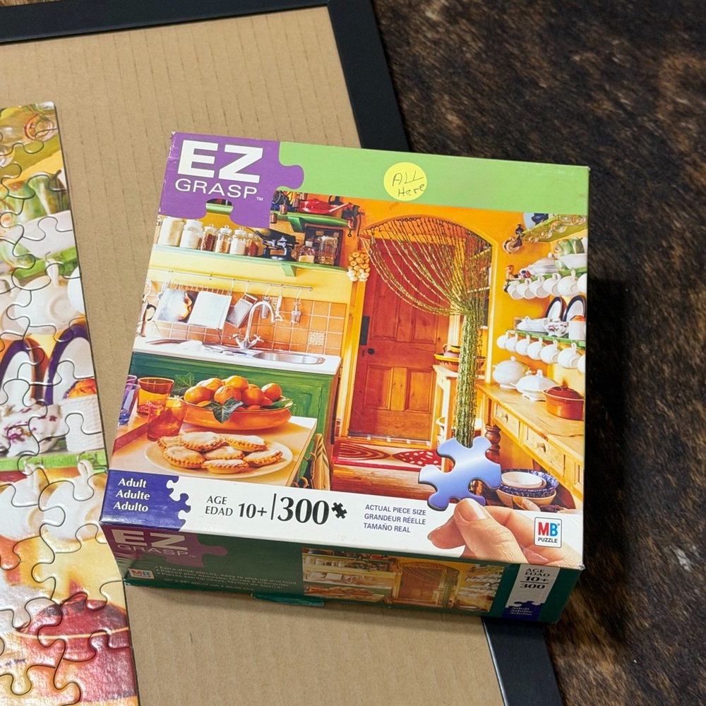EZ Grasp Milton Bradley 300 Piece Jigsaw Puzzle Colorful Kitchen Scene age 10+